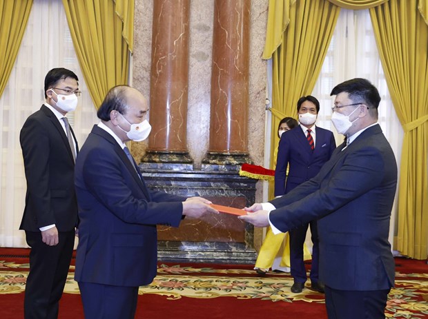 President Nguyen Xuan Phuc receives new foreign ambassadors